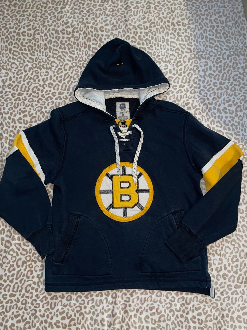 NHL CCM vintage Navy Crewneck Hoodie with Yellow & White Bruins Emblem